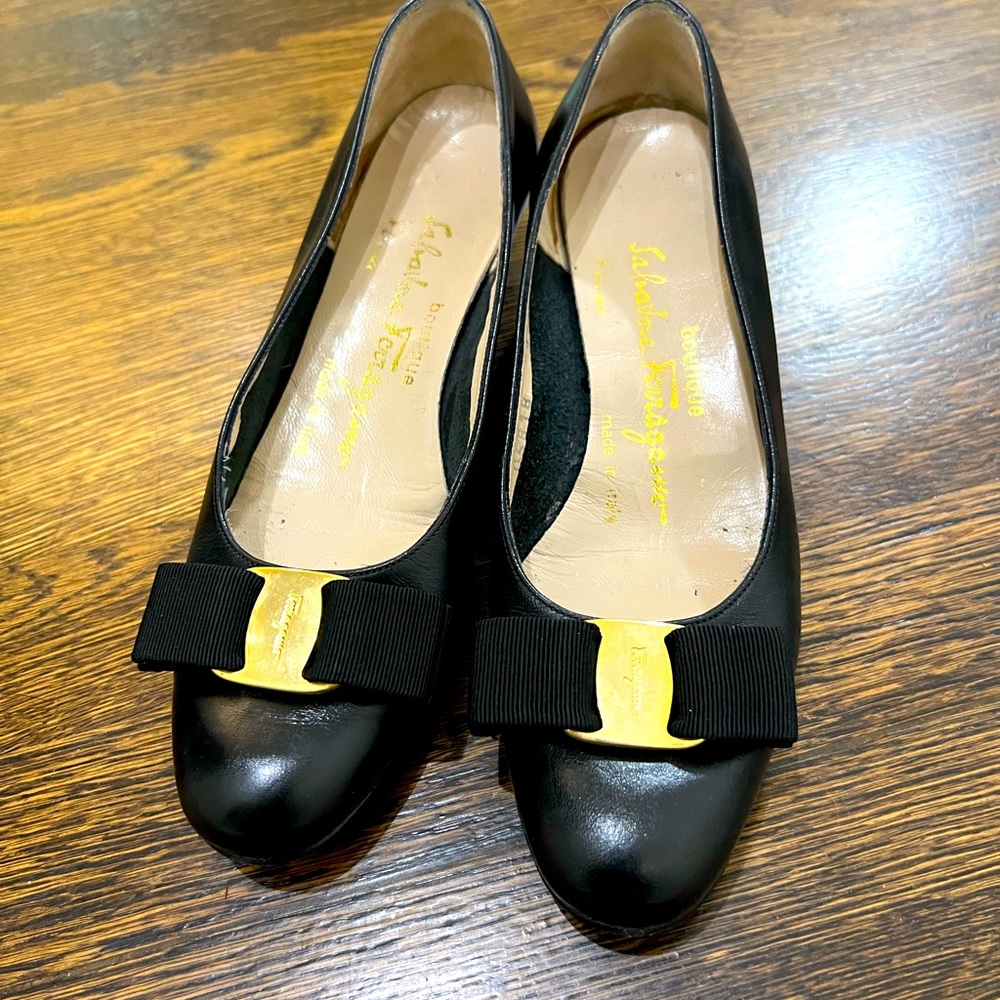 Ferragamo Vera Low heel black